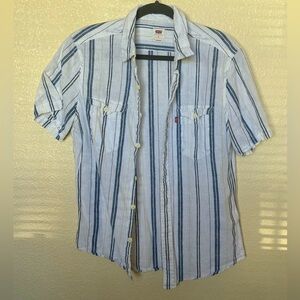 Men’s Levi’s small short sleeve button up shirt